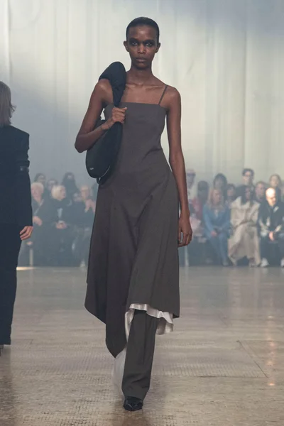 Look 15